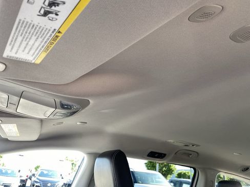Used 2023 Chrysler Pacifica Touring-L FWD image 34