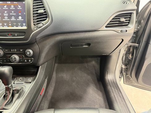 Used 2022 Jeep Cherokee Trailhawk w/ Sound & Nav Group image 29