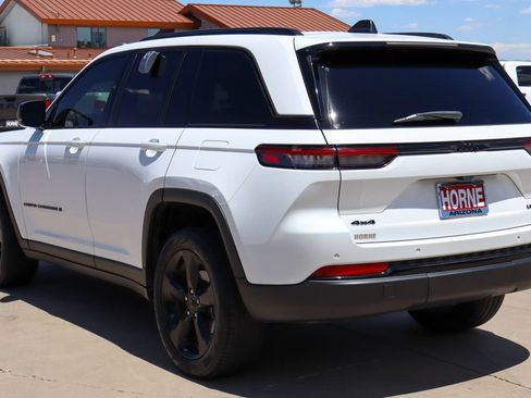 Used 2023 Jeep Grand Cherokee Limited w/ Black Appearance Package AWD/4WD image 5