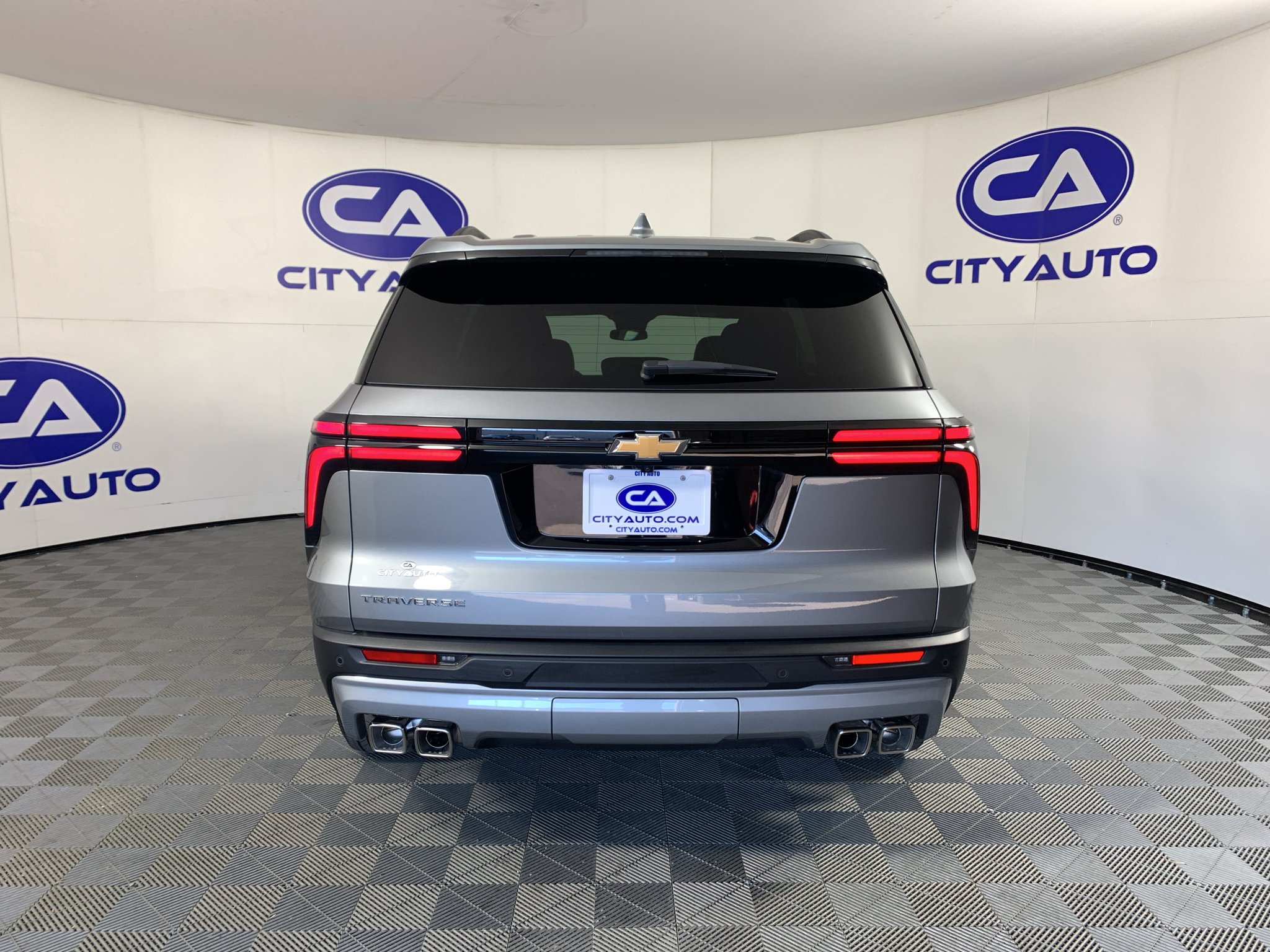 Used 2026 Chevrolet Traverse LT FWD image 4
