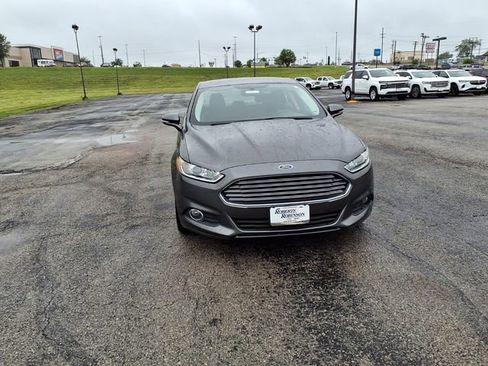 Used 2016 Ford Fusion SE w/ Equipment Group 202A FWD image 3