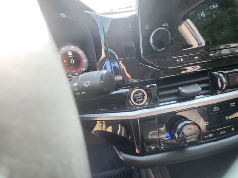 Used 2023 Nissan Pathfinder Platinum image 21