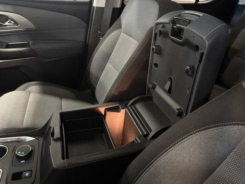 Used 2020 Chevrolet Traverse LT FWD image 31