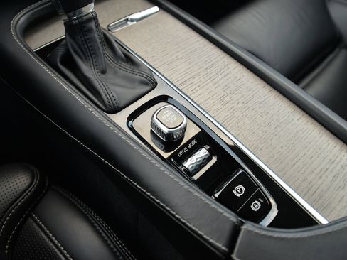 Used 2021 Volvo XC90 T6 Inscription w/ Protection Package Premier image 29