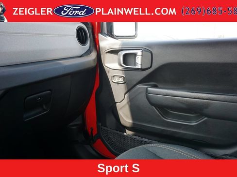 Used 2024 Jeep Wrangler Sport AWD/4WD image 25