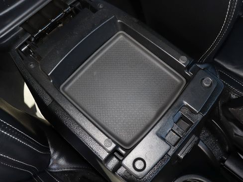 Used 2017 Jeep Wrangler Unlimited Sahara w/ Connectivity Group image 32