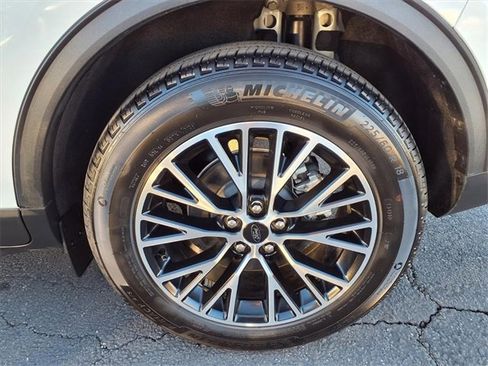 Used 2024 Ford Escape SE image 19