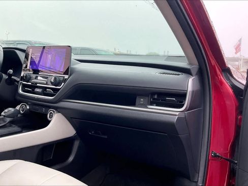 Used 2024 Toyota Grand Highlander XLE image 18