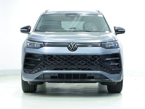 New 2026 Volkswagen Tiguan SE R-Line FWD image 2