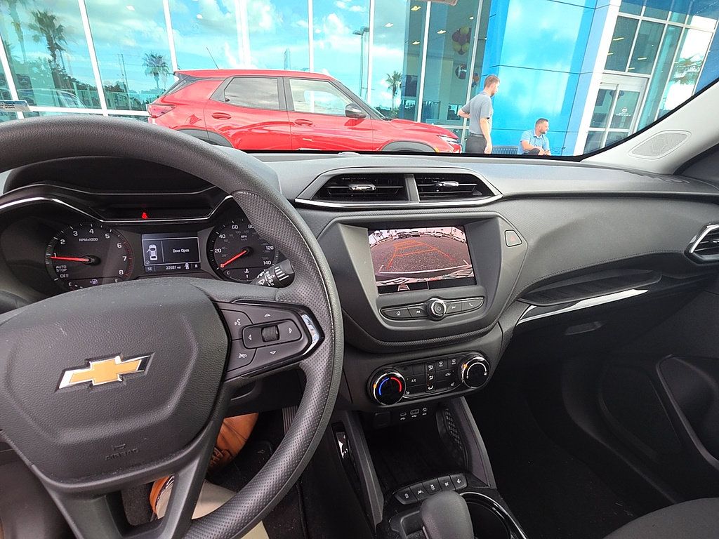 Used 2023 Chevrolet TrailBlazer LT FWD image 5