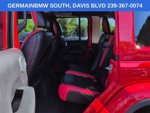 Used 2023 Jeep Wrangler Unlimited Sahara AWD/4WD image 15