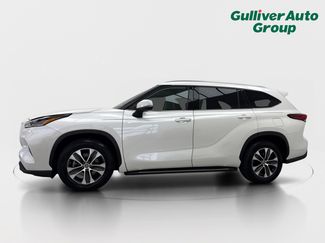 Used 2021 Toyota Highlander XLE FWD video 2
