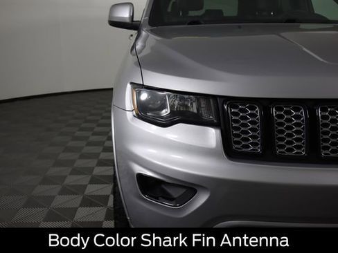 Used 2019 Jeep Grand Cherokee Laredo AWD/4WD image 19