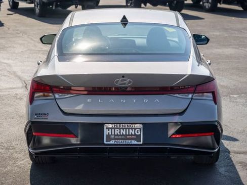 Used 2025 Hyundai Elantra SEL FWD image 42