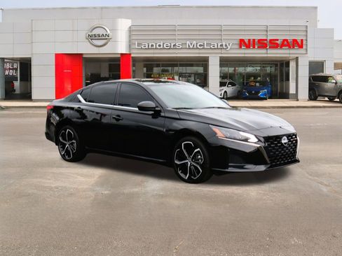 Used 2024 Nissan Altima 2.5 SR w/ SR Premium Package image 1