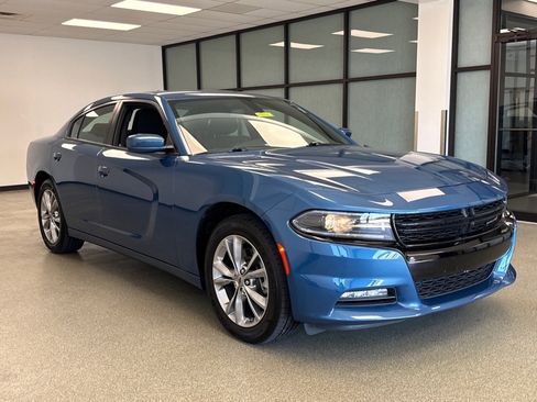 Used 2022 Dodge Charger SXT image 4