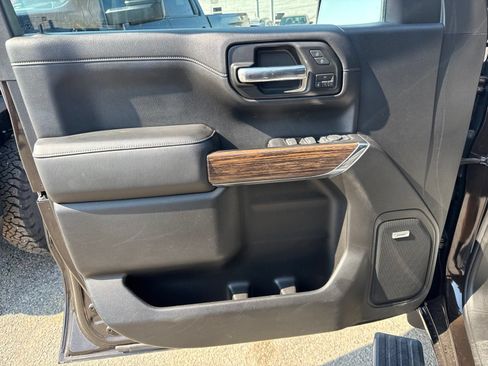 Used 2019 Chevrolet Silverado 1500 High Country w/ Technology Package AWD/4WD image 11