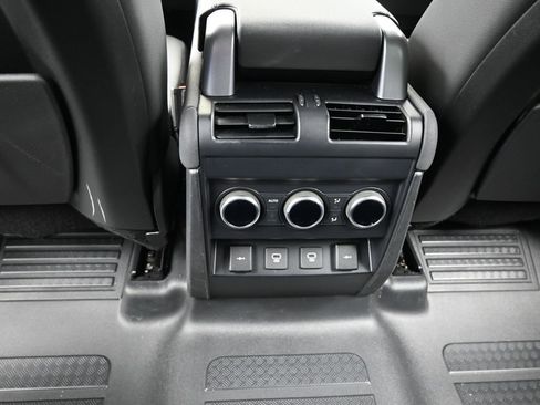 Used 2022 Land Rover Defender 110 S image 36