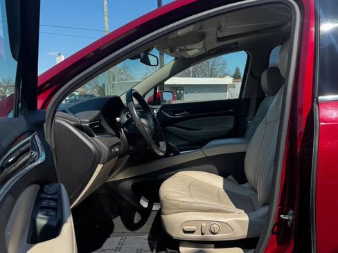 Used 2018 Buick Enclave Essence image 11