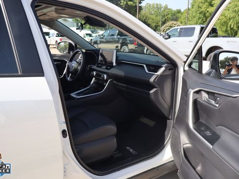 Used 2025 Toyota RAV4 XLE Premium w/ Blackout Package (GST) FWD image 27