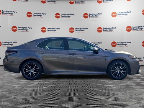 Used 2024 Toyota Camry SE FWD image 8