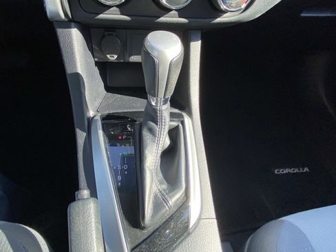 Used 2019 Toyota Corolla L image 39
