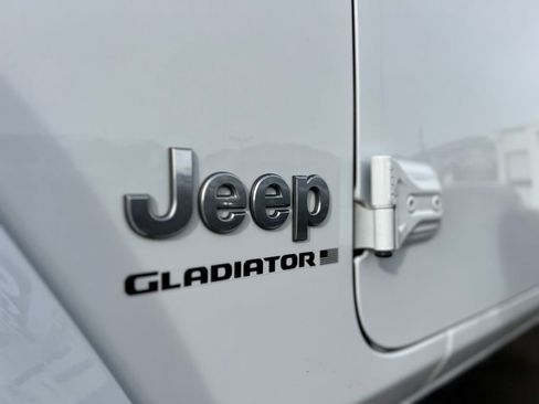 Used 2023 Jeep Gladiator Overland image 46