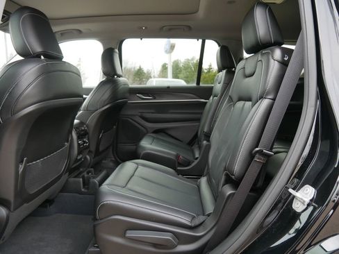 Used 2023 Jeep Grand Cherokee L Limited w/ Luxury Tech Group II AWD/4WD image 9