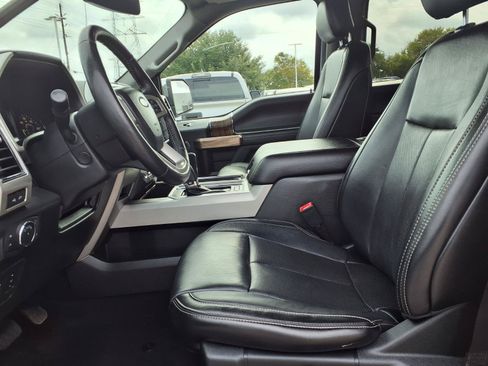Used 2019 Ford F150 Lariat w/ Equipment Group 502A Luxury AWD/4WD image 18