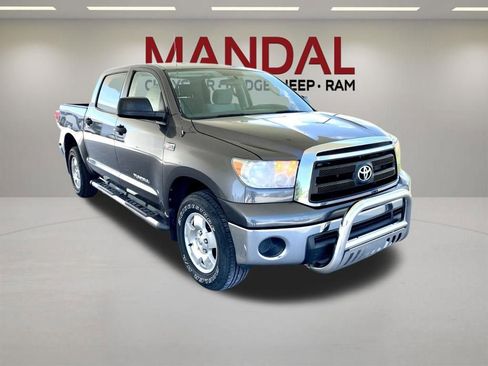 Used 2012 Toyota Tundra 4x4 CrewMax w/ Tow Pkg image 3