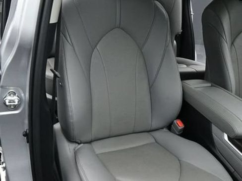 Used 2021 Toyota Highlander Limited FWD image 15