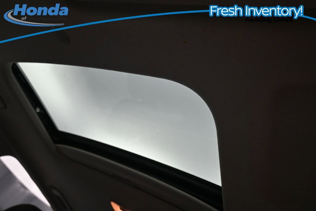 Used 2025 Hyundai Venue SEL FWD image 15
