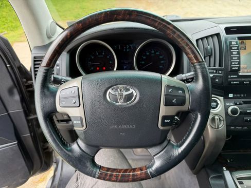 Used 2011 Toyota Land Cruiser w/ Upgrade Pkg AWD/4WD image 86