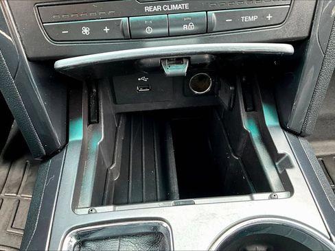Used 2017 Ford Explorer XLT AWD/4WD image 16