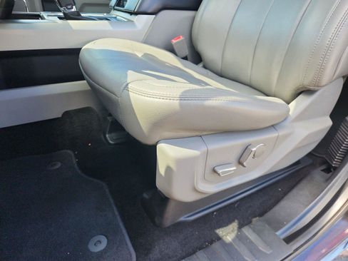 Used 2018 Ford F150 Lariat w/ Equipment Group 502A Luxury AWD/4WD image 17