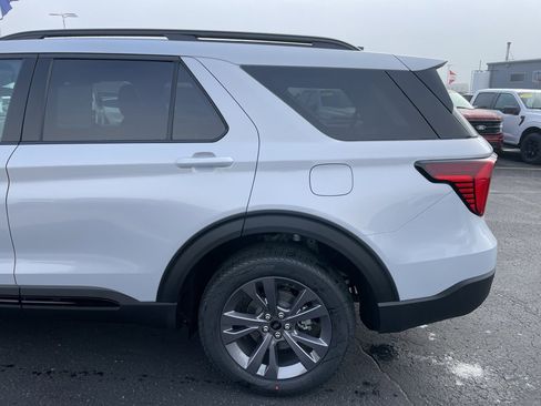 New 2026 Ford Explorer Active image 30