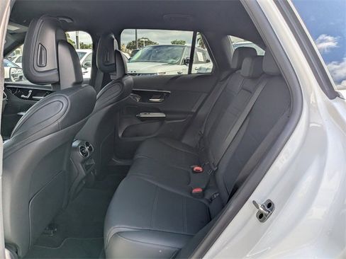 Used 2025 Mercedes-Benz GLC 300 image 15
