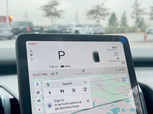 New 2025 Volvo EX30 Ultra w/ Protection Package Premier image 17