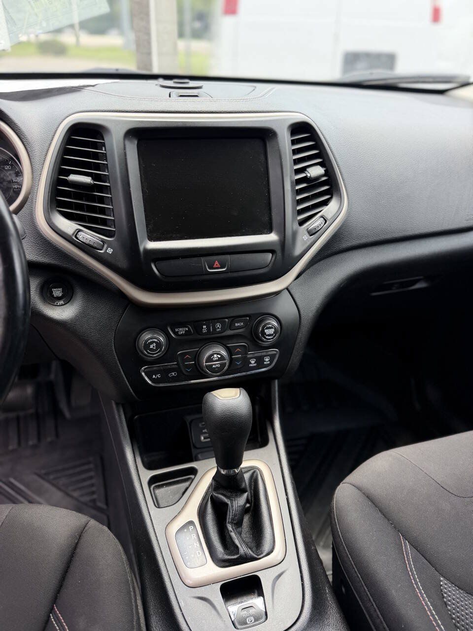 Used 2017 Jeep Cherokee 75th Anniversary FWD image 18