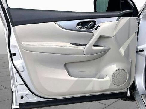 Certified 2020 Nissan Rogue Sport SL FWD image 21