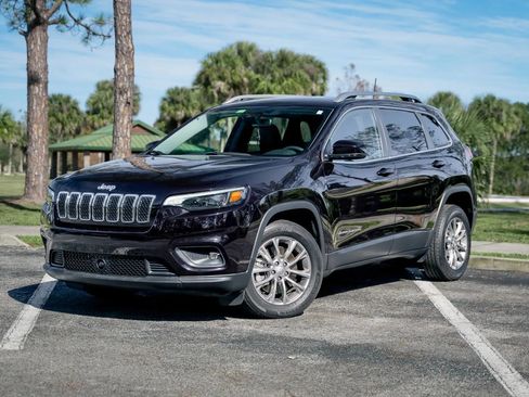 Used 2021 Jeep Cherokee Latitude Plus FWD image 1