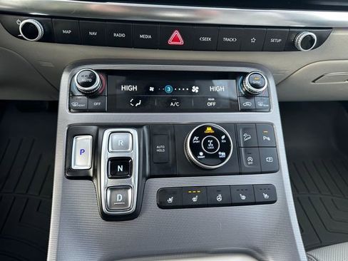 Used 2023 Hyundai Palisade Calligraphy image 16