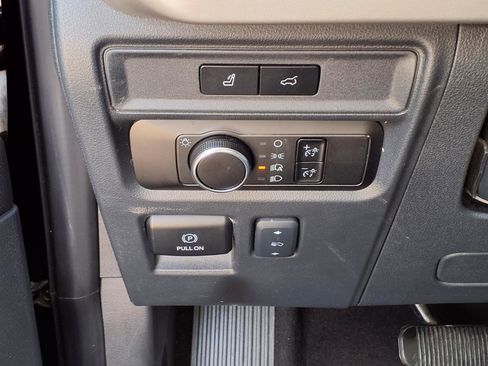 Used 2024 Ford Expedition Max XLT image 24