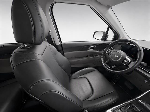 Used 2025 Kia Carnival EX FWD image 10