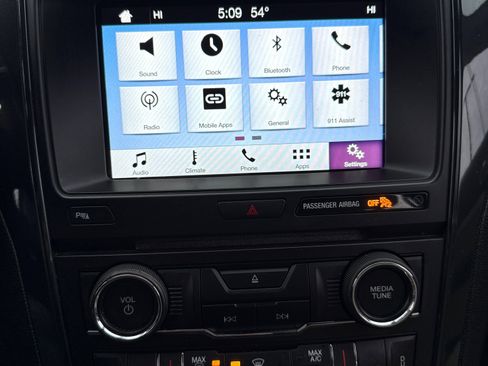 Used 2017 Ford Explorer XLT w/ Equipment Group 202A image 13