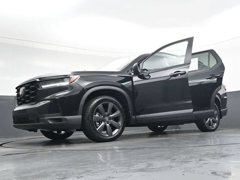 Used 2025 Honda Pilot Sport image 42