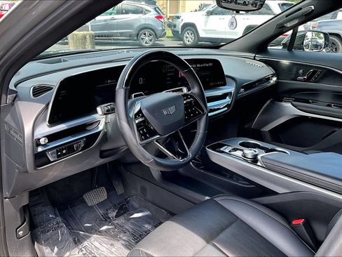 Used 2024 Cadillac Lyriq Luxury w/ LPO, Floor Liner Package AWD/4WD image 18