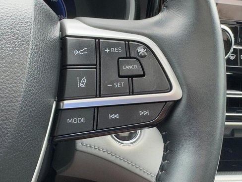 Used 2023 Toyota Highlander Limited AWD/4WD image 19