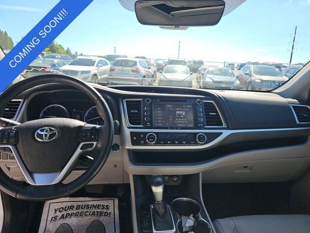 Used 2019 Toyota Highlander Limited AWD/4WD image 11