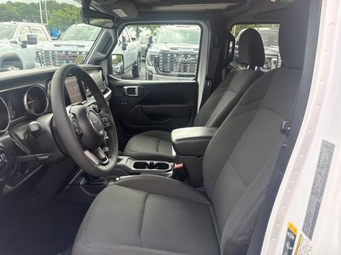 Used 2023 Jeep Wrangler Unlimited w/ Sun & Screen Package AWD/4WD image 14